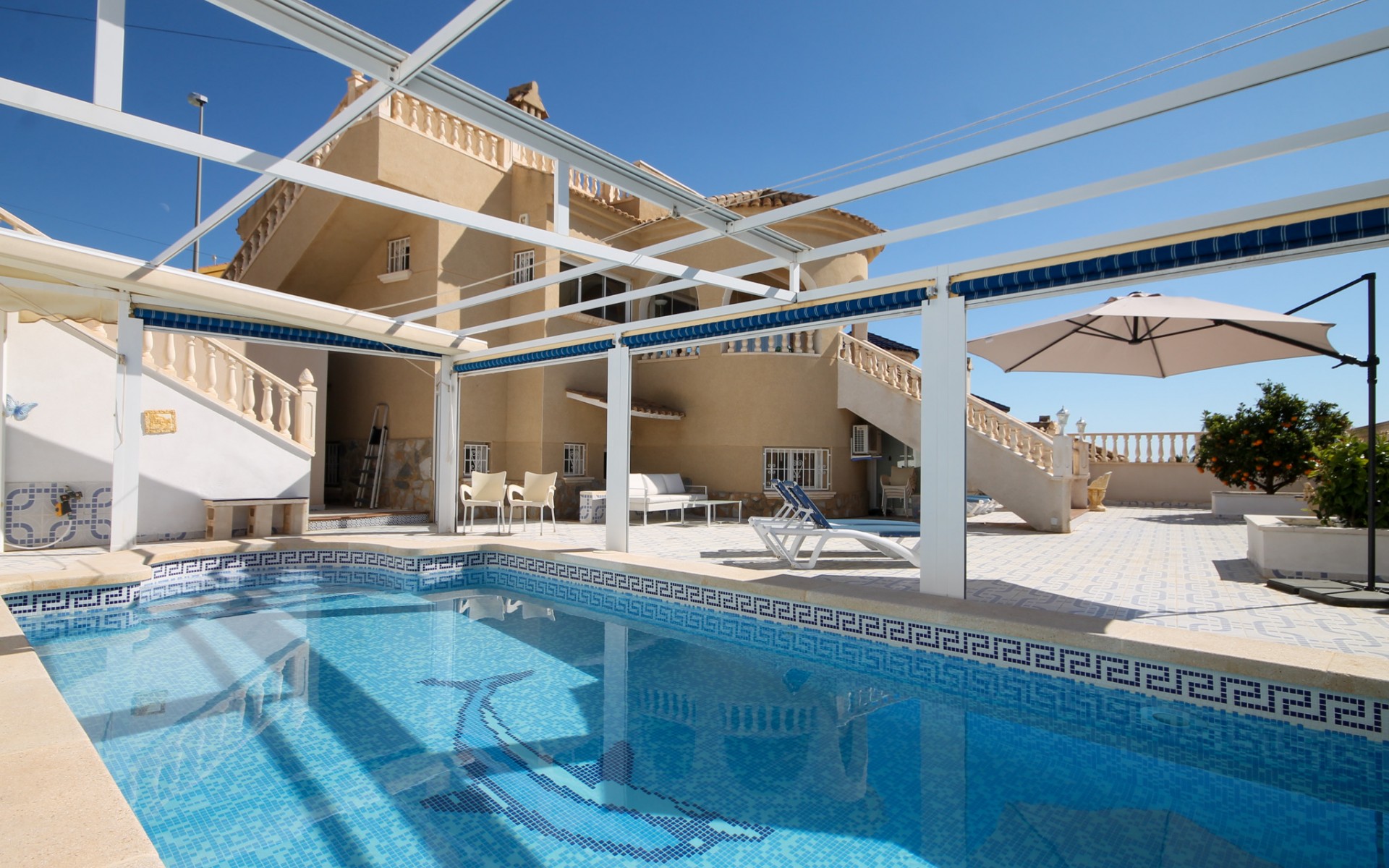 Resale - Villa - Villamartin