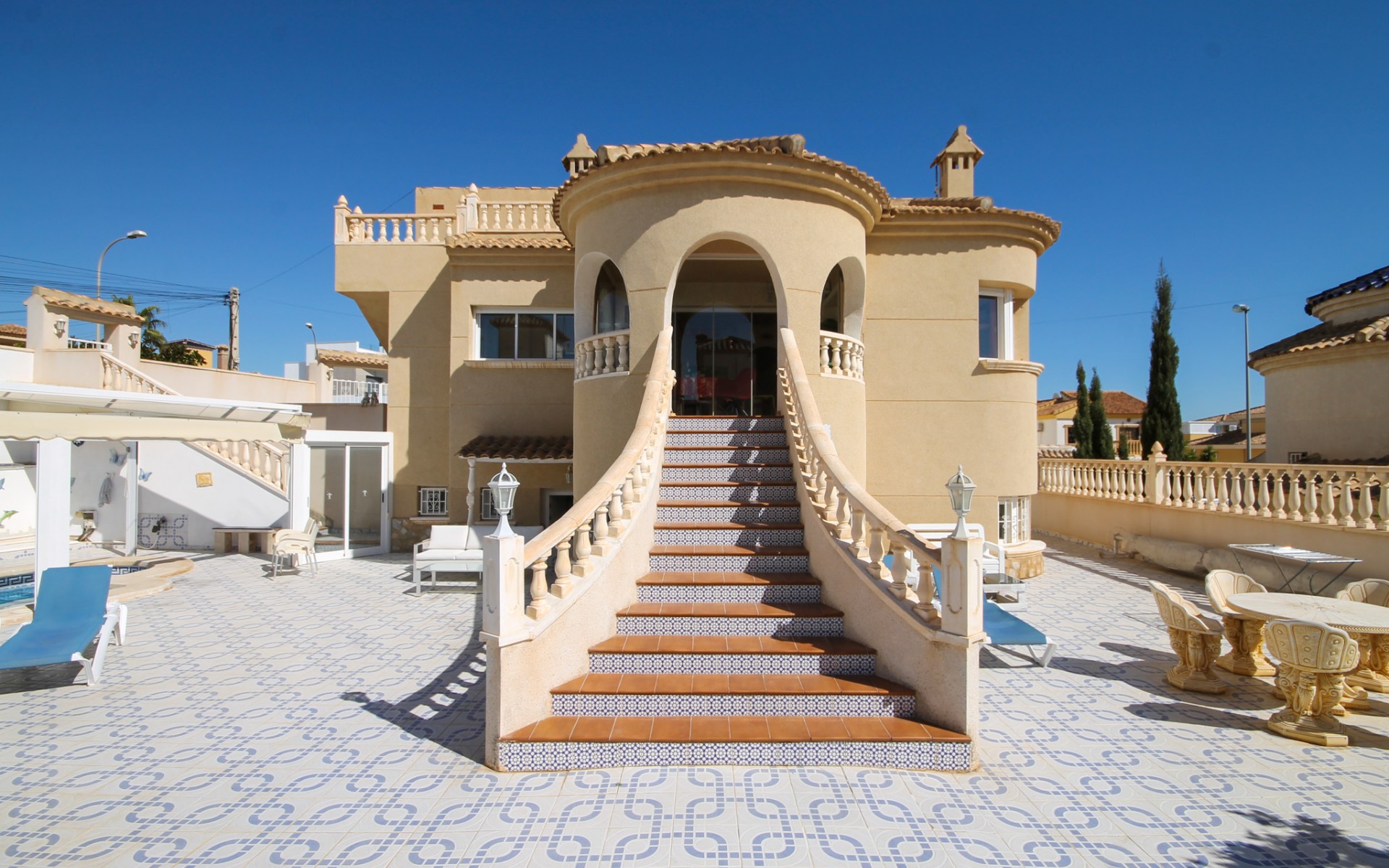 Resale - Villa - Villamartin