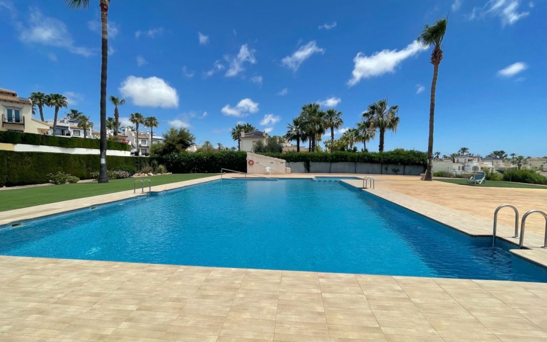 Resale - Villa - Villamartin