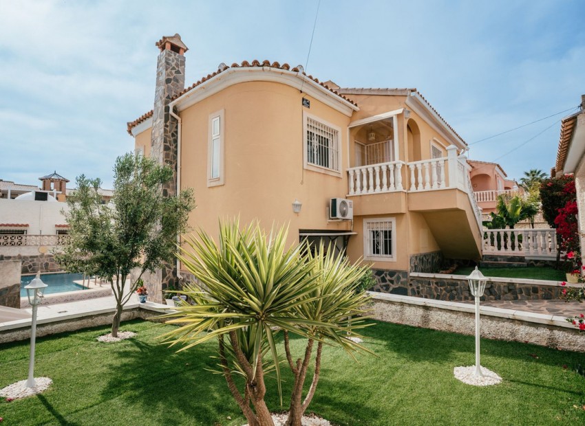 Resale - Villa - Villamartin