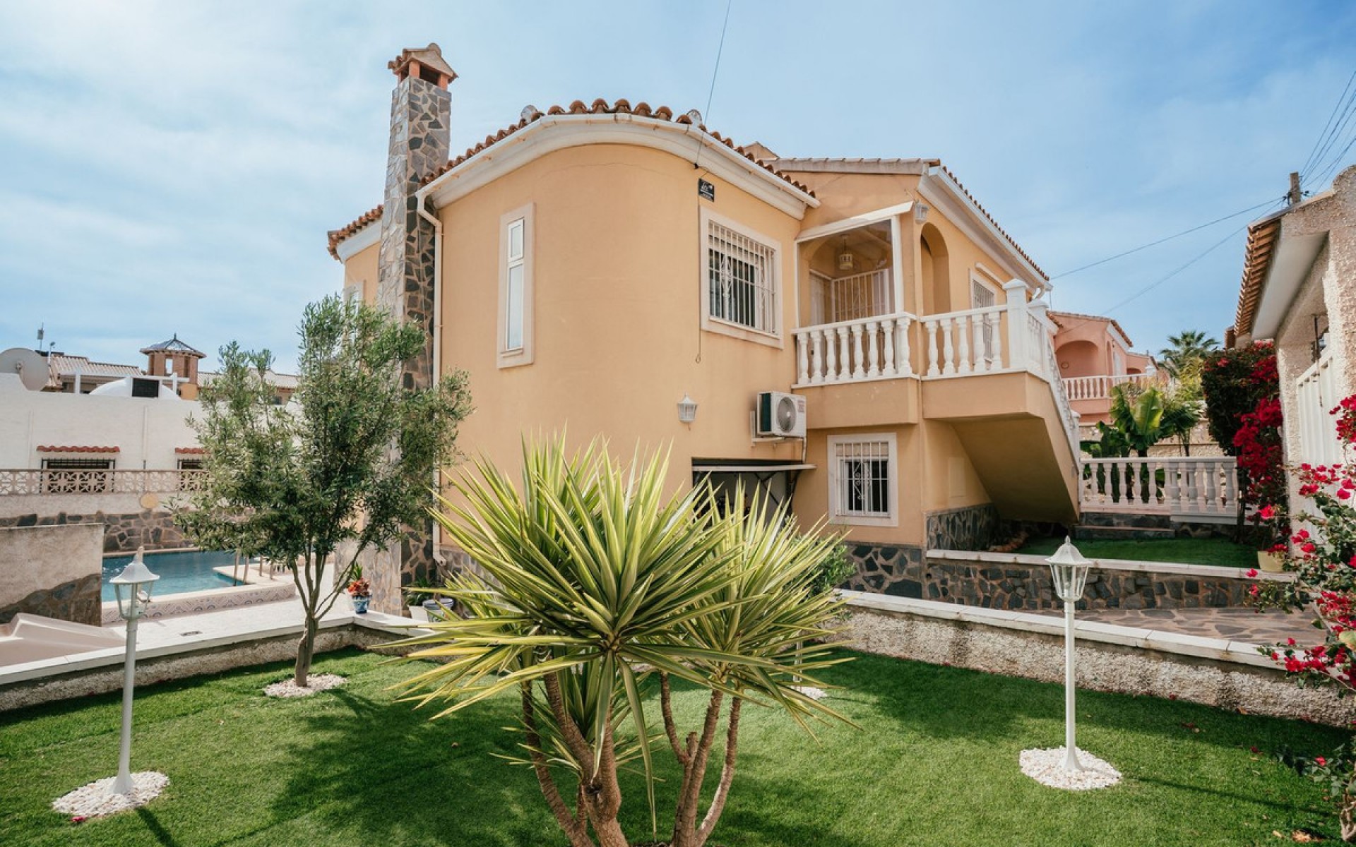 Resale - Villa - Villamartin