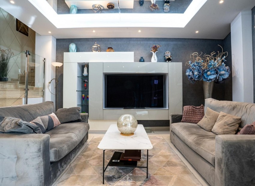 Resale - Villa - Villamartin