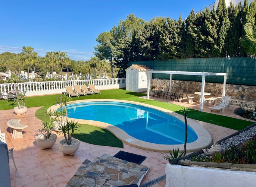 Resale - Villa - Villamartin