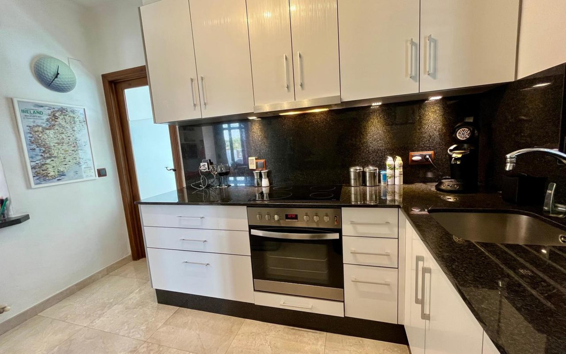 Resale - Villa - Villamartin