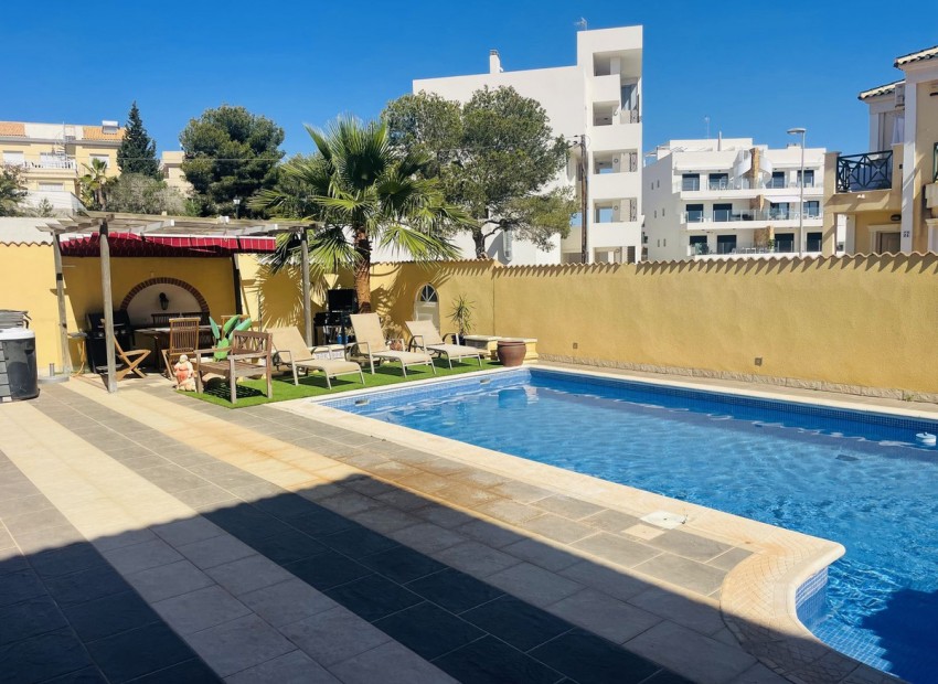 Resale - Villa - Villamartin