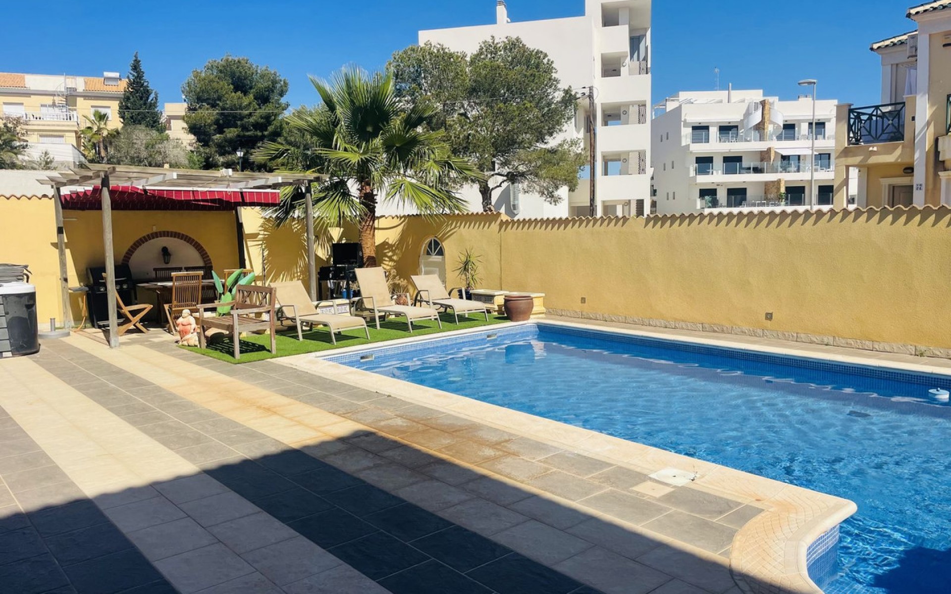 Resale - Villa - Villamartin