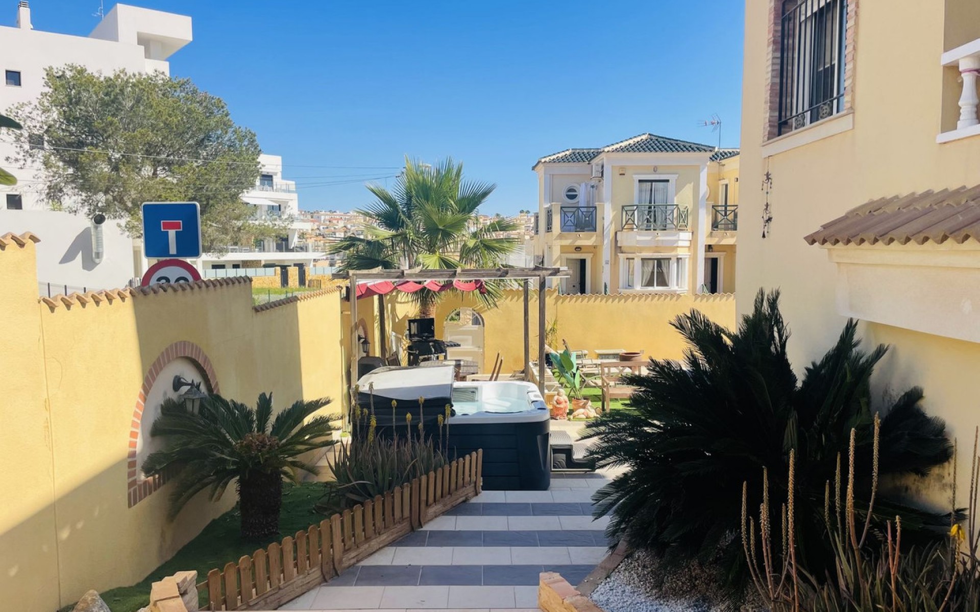 Resale - Villa - Villamartin