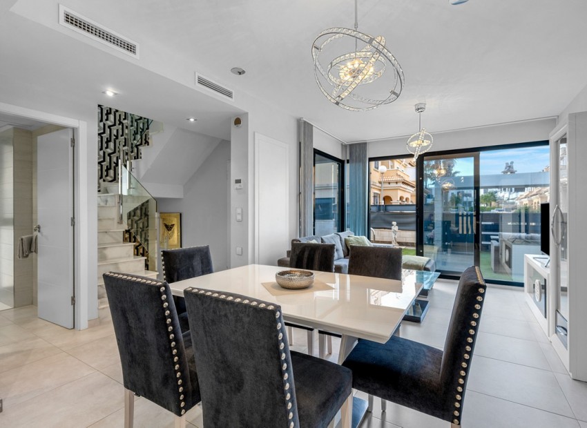 Resale - Villa - Villamartin