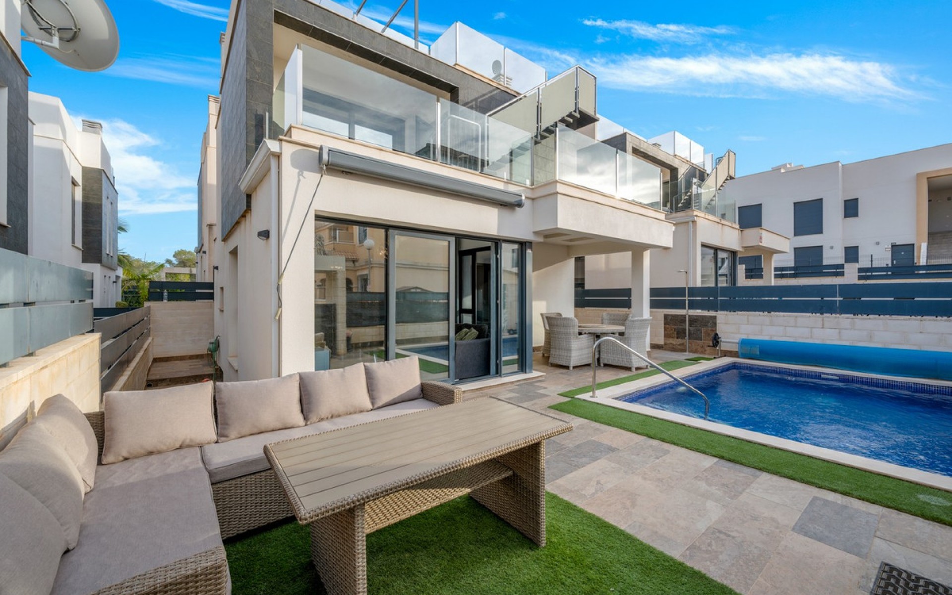 Resale - Villa - Villamartin