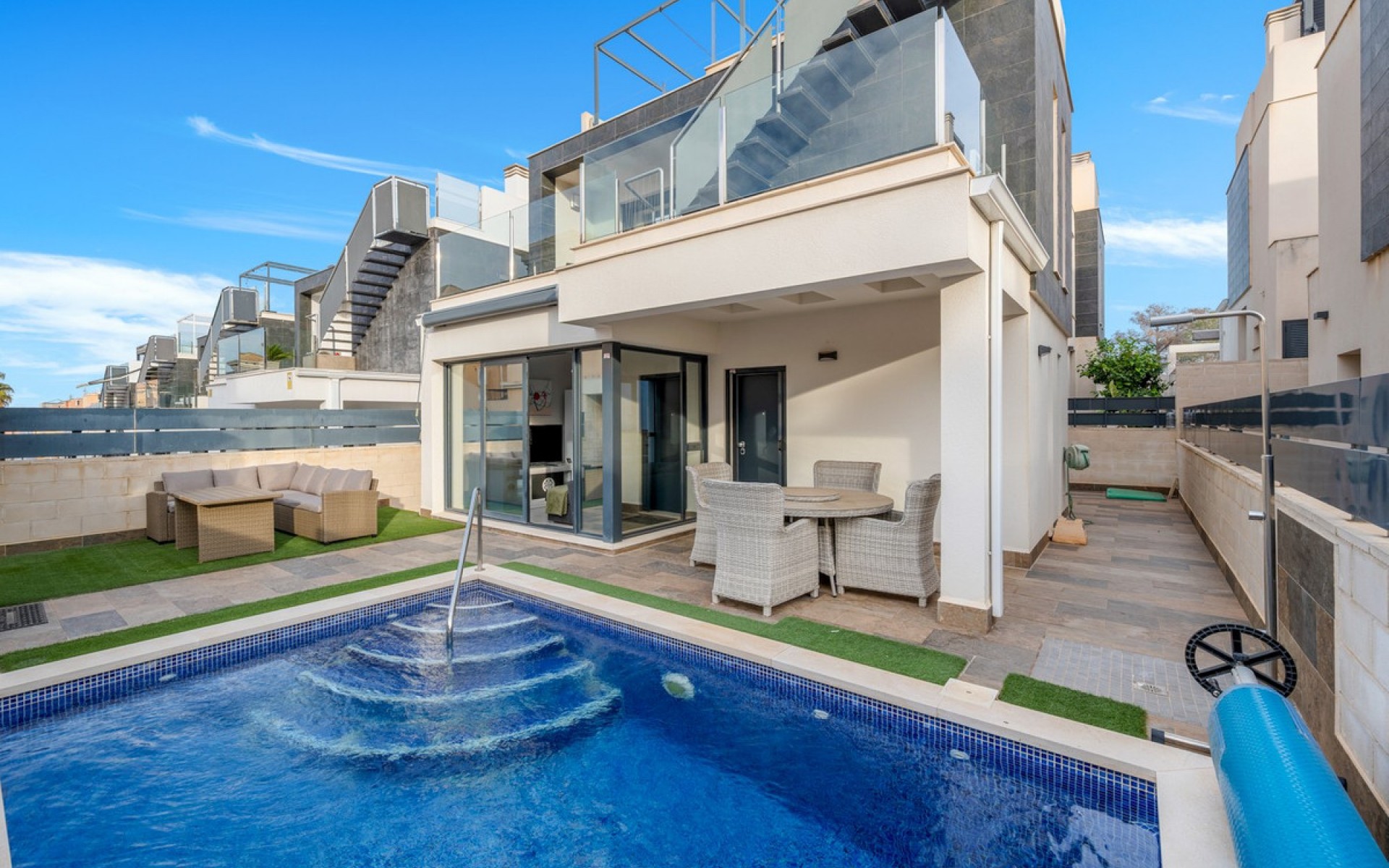 Resale - Villa - Villamartin