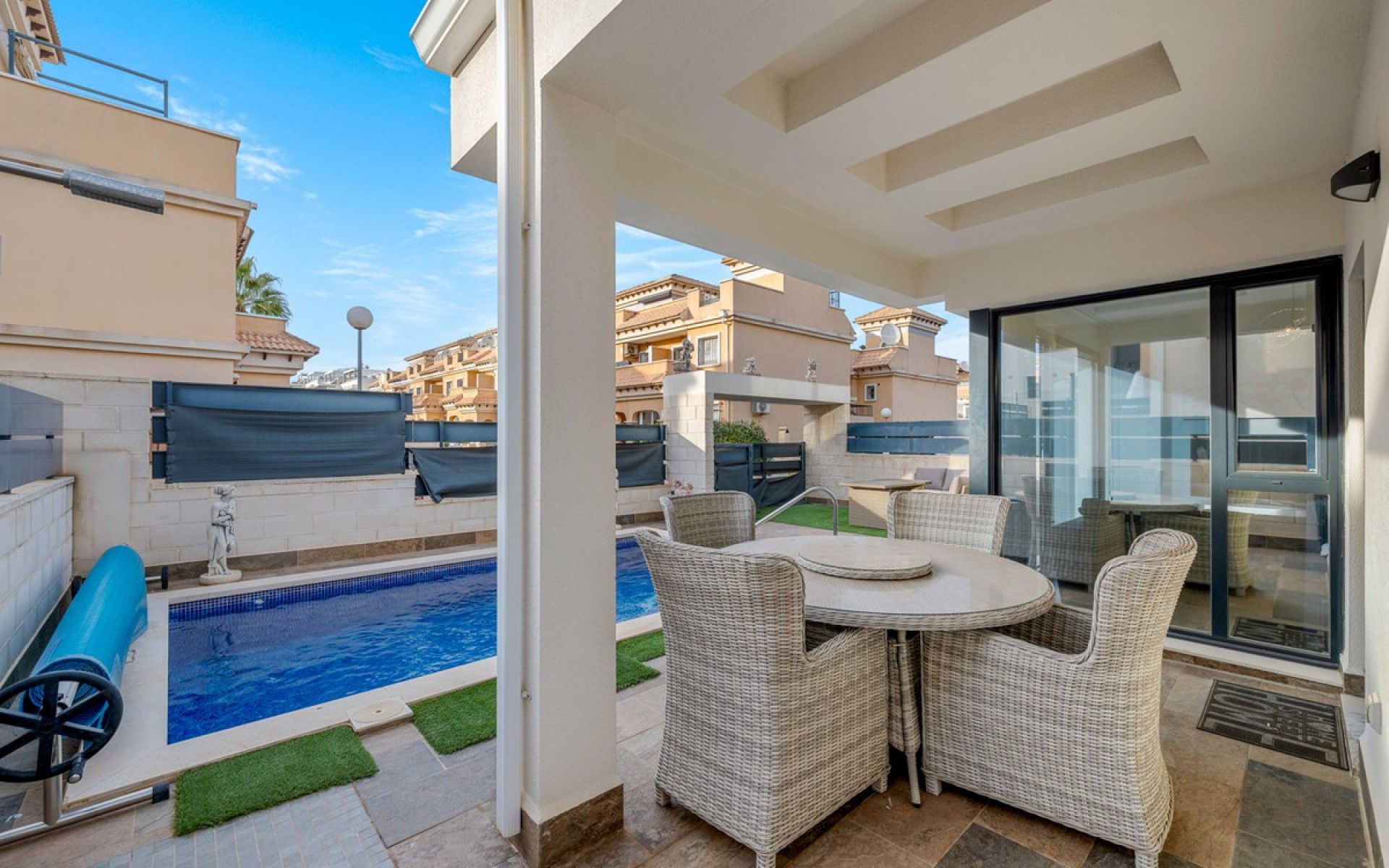 Resale - Villa - Villamartin