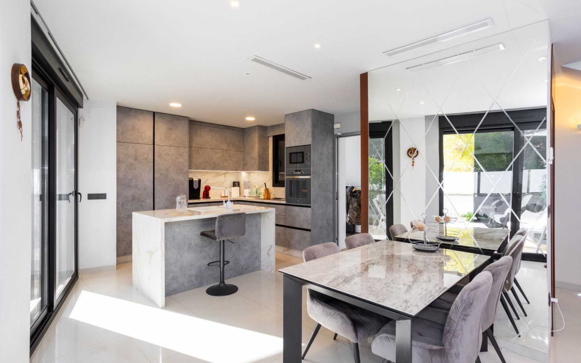 Resale - Villa - Villamartin