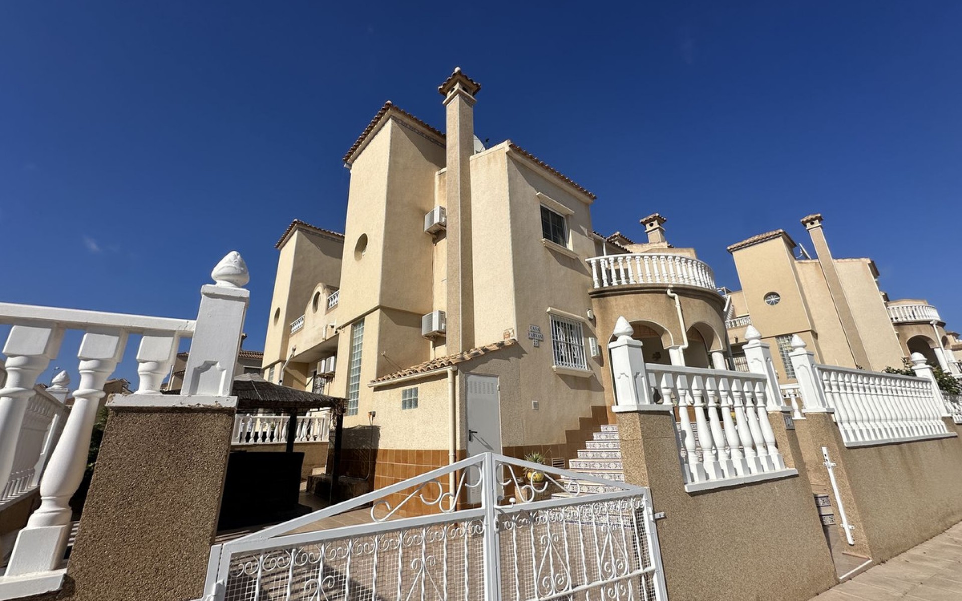 Resale - Villa - Villamartin