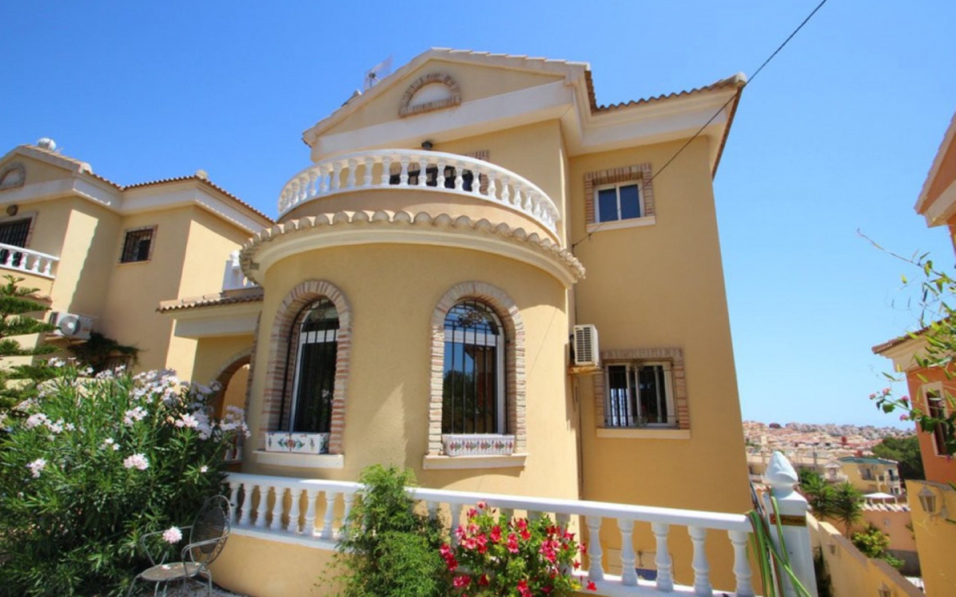 Resale - Villa - Villamartin