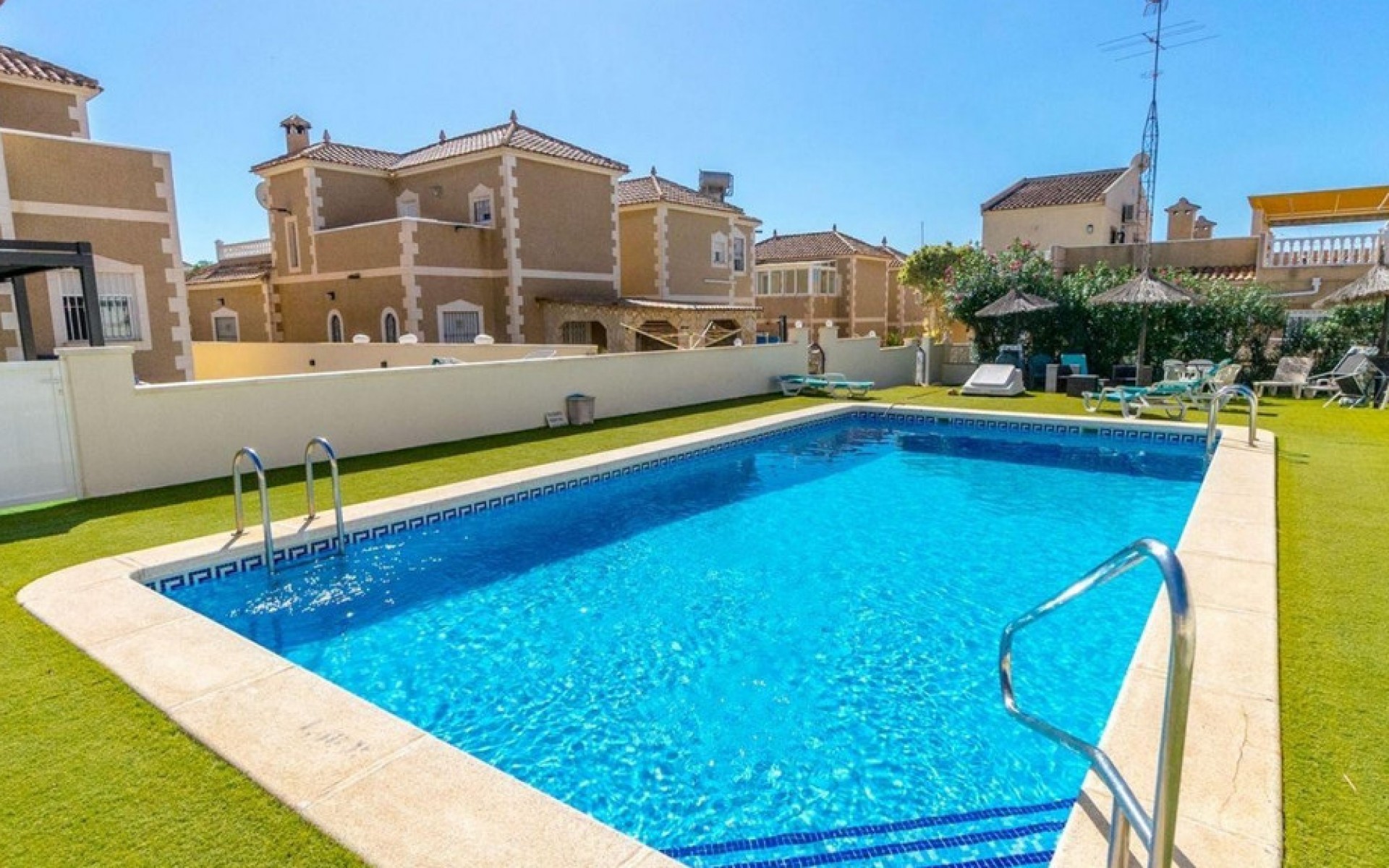 Resale - Villa - Villamartin