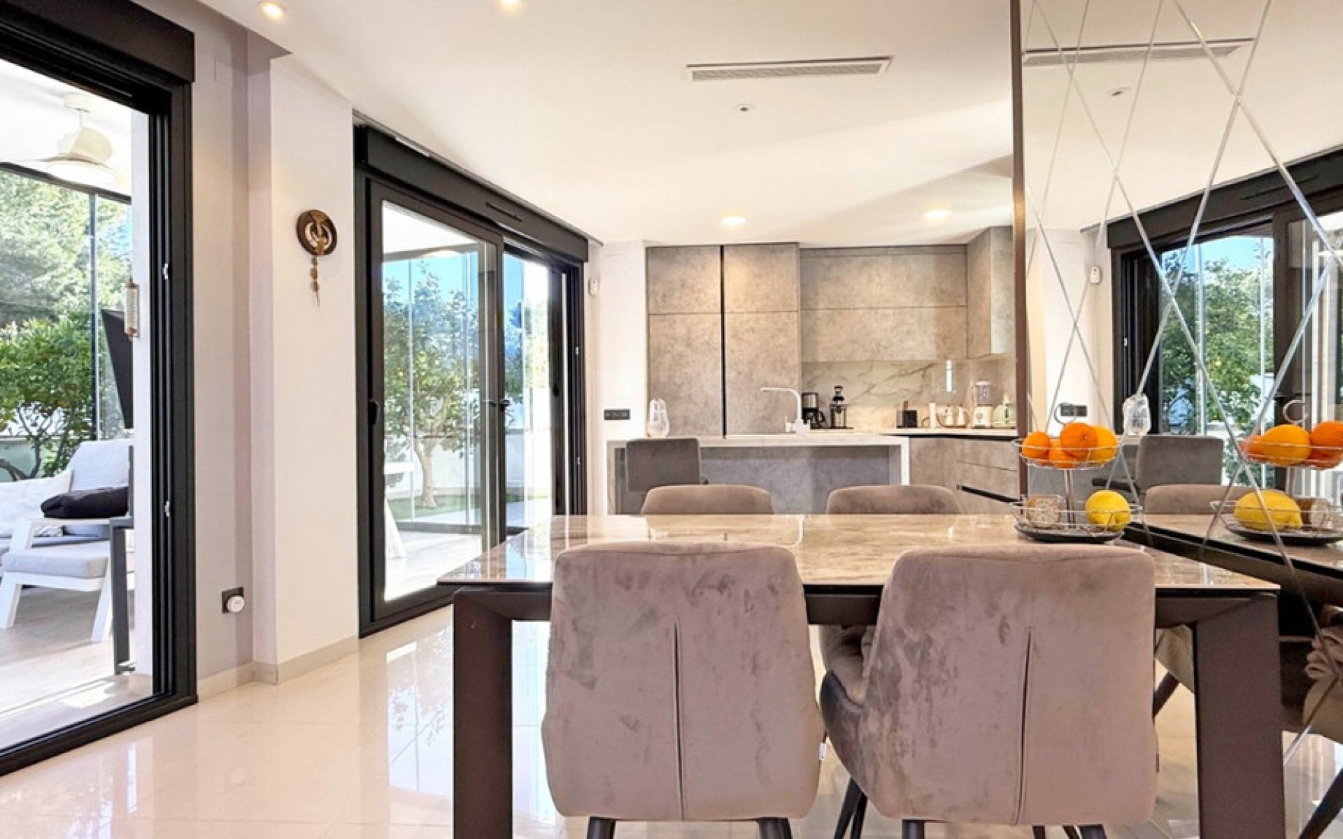 Resale - Villa - Villamartin