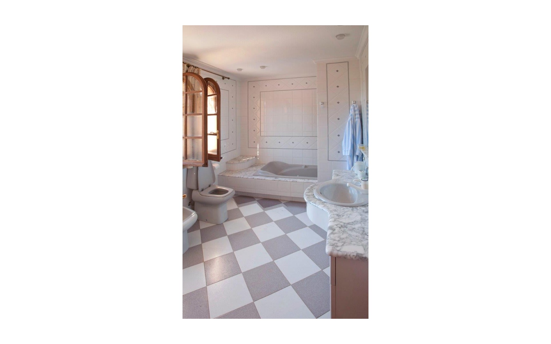 Resale - Villa - Villamartin