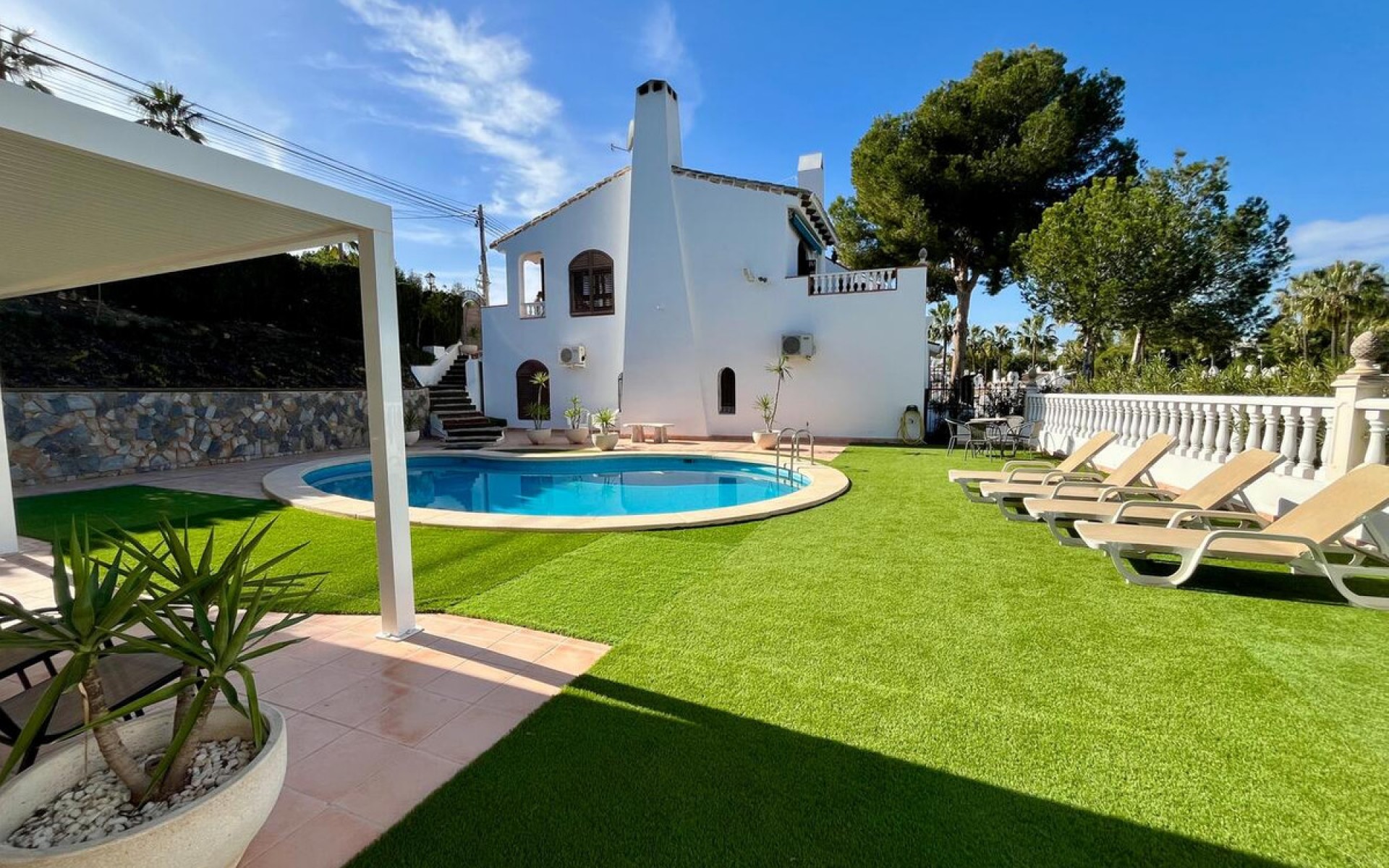Resale - Villa - Villamartin