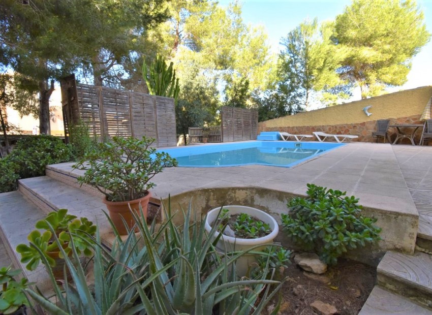Resale - Villa - Villamartin