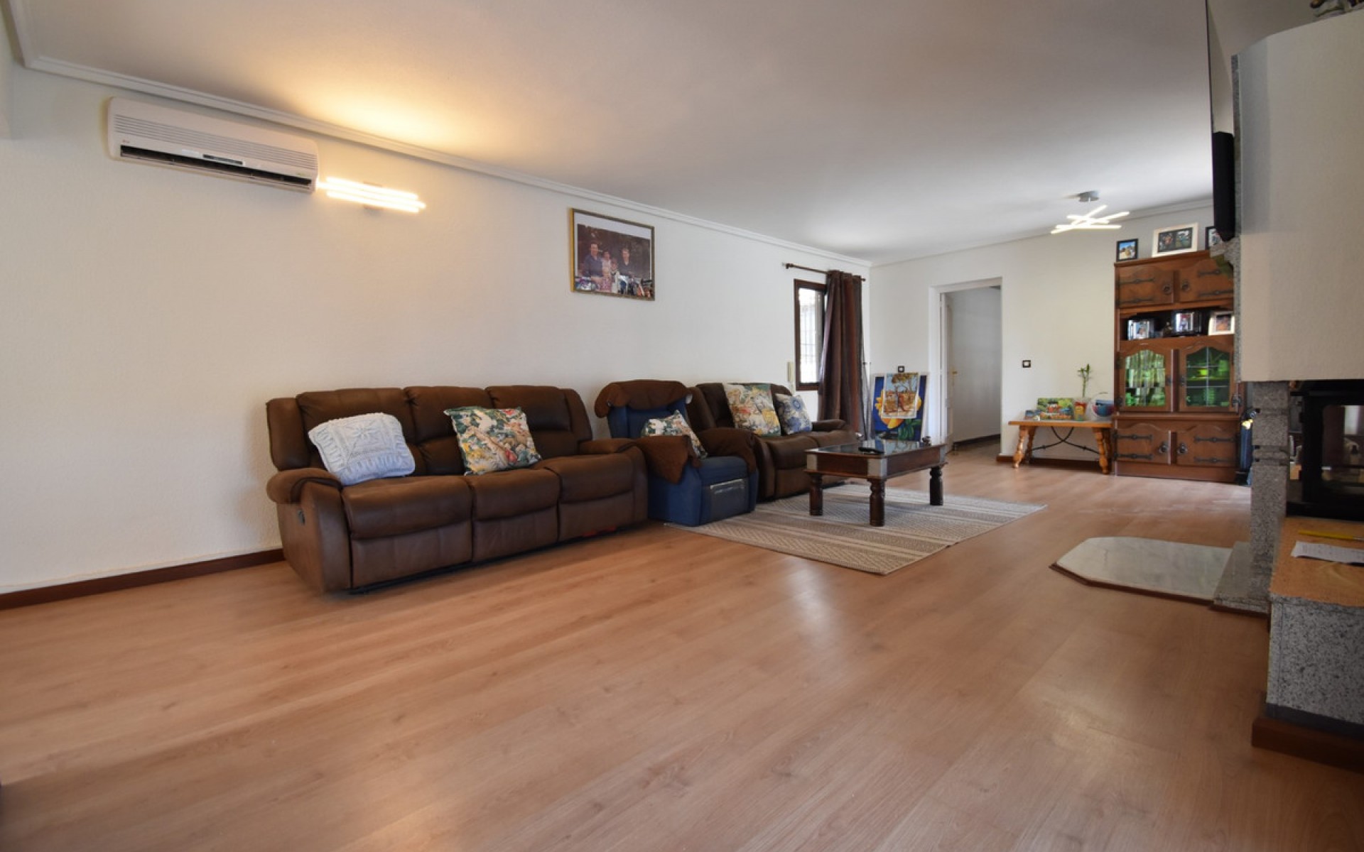 Resale - Villa - Villamartin