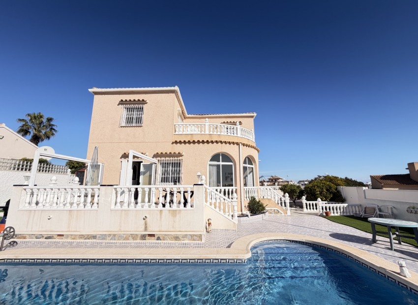 Resale - Villa - Villamartin