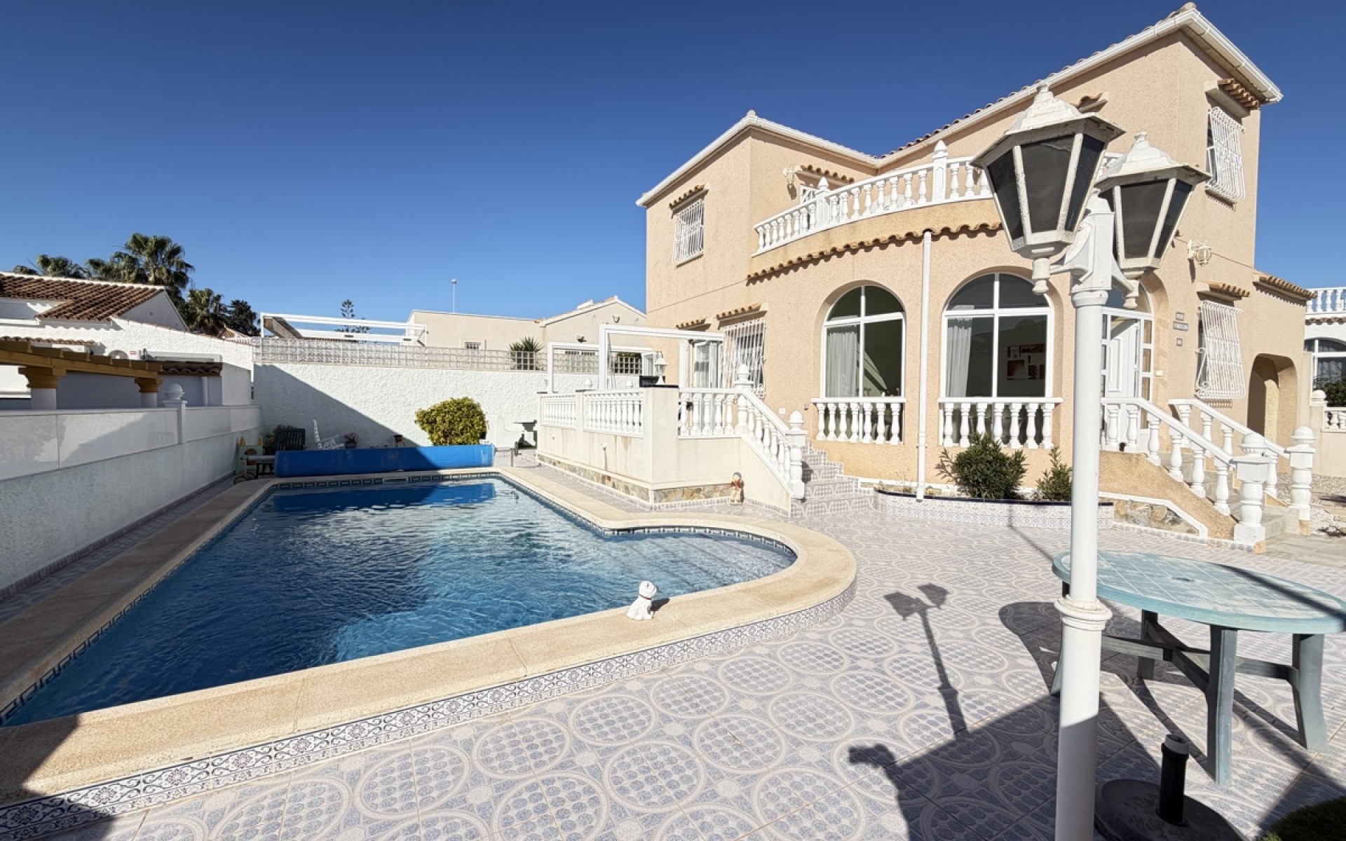 Resale - Villa - Villamartin