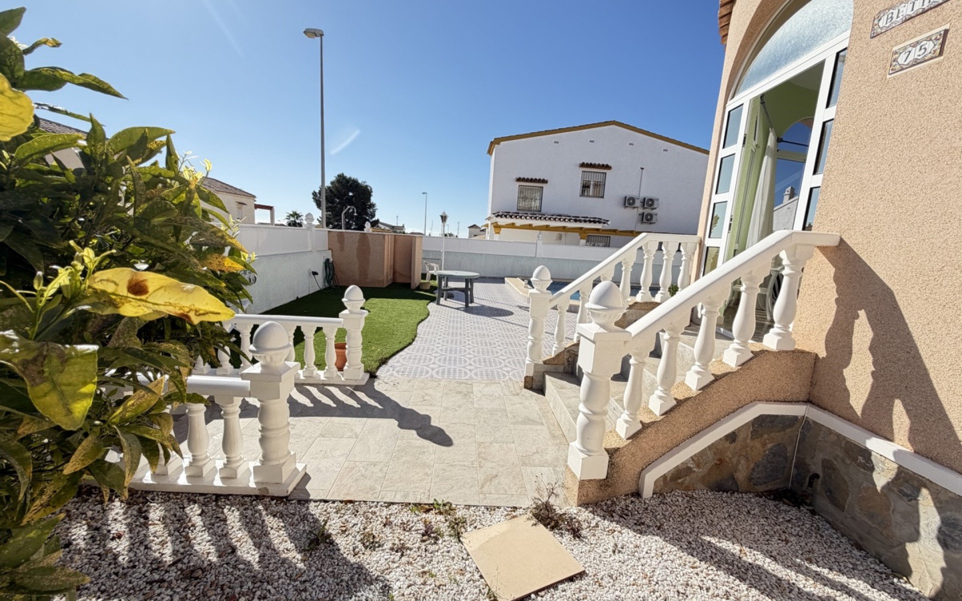 Resale - Villa - Villamartin