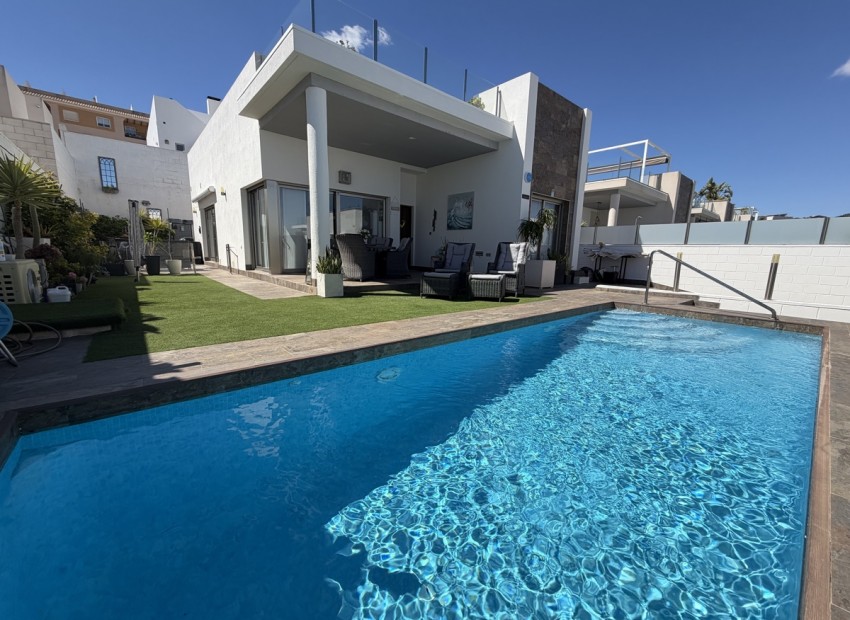 Resale - Villa - Villamartin