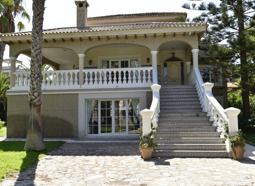 Resale - Villa - Villamartin