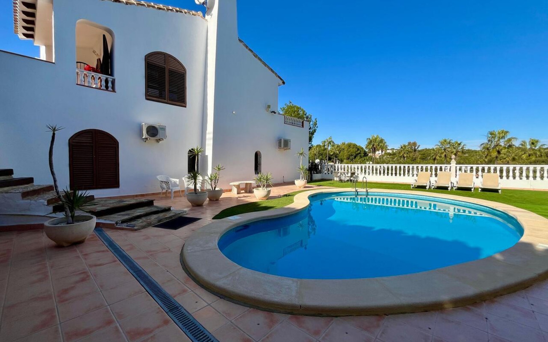 Resale - Villa - Villamartin