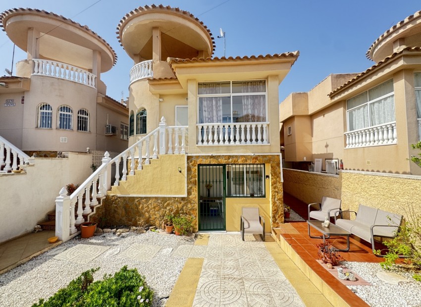 Resale - Villa - Villamartin