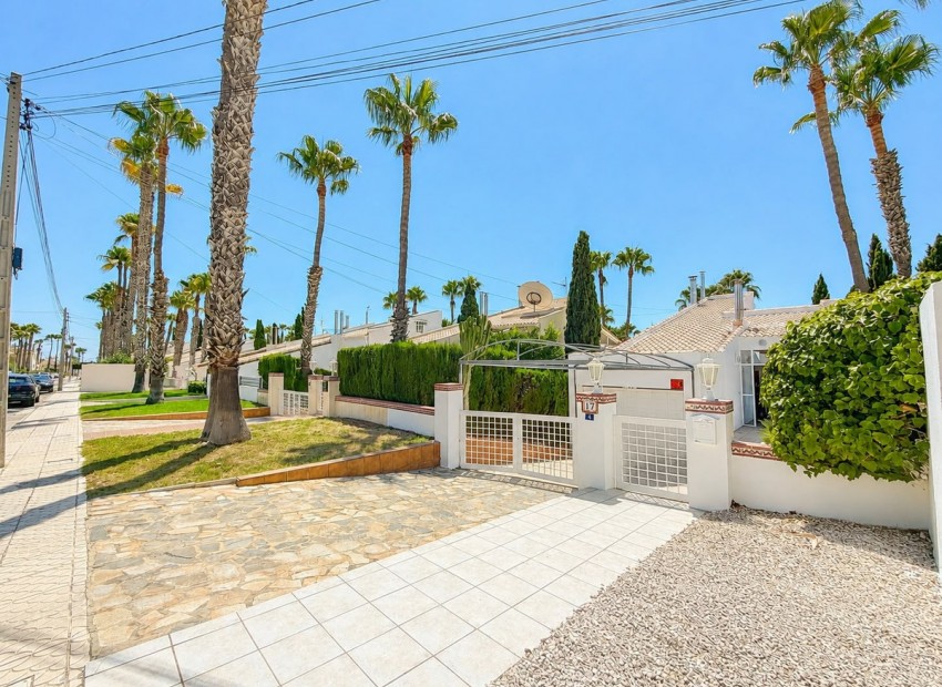 Resale - Villa - Villamartin
