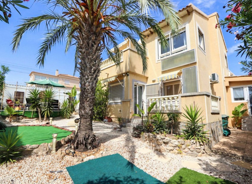 Resale - Villa - Villamartin