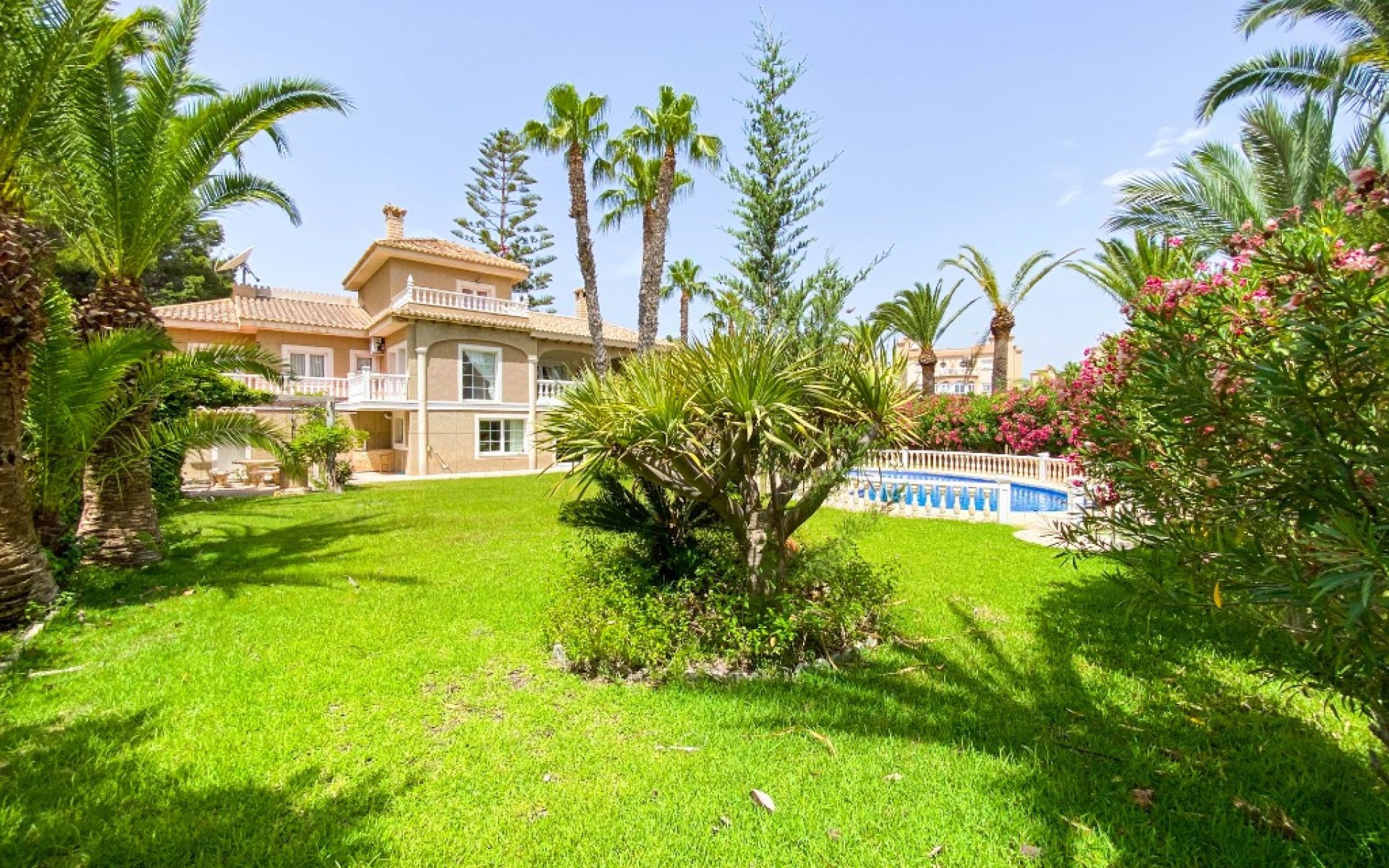 Resale - Villa - Villamartin