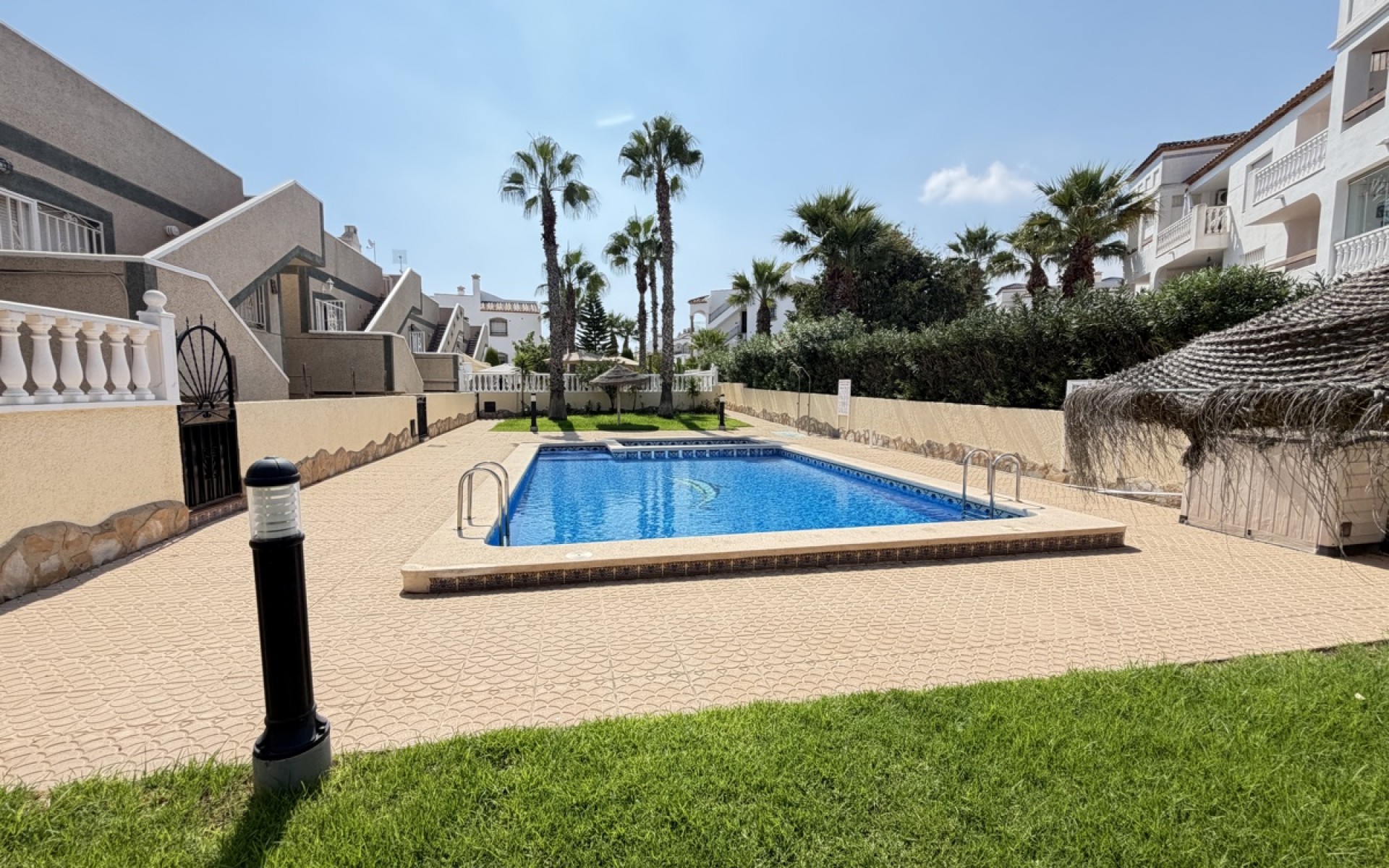 Resale - Villa - Villamartin