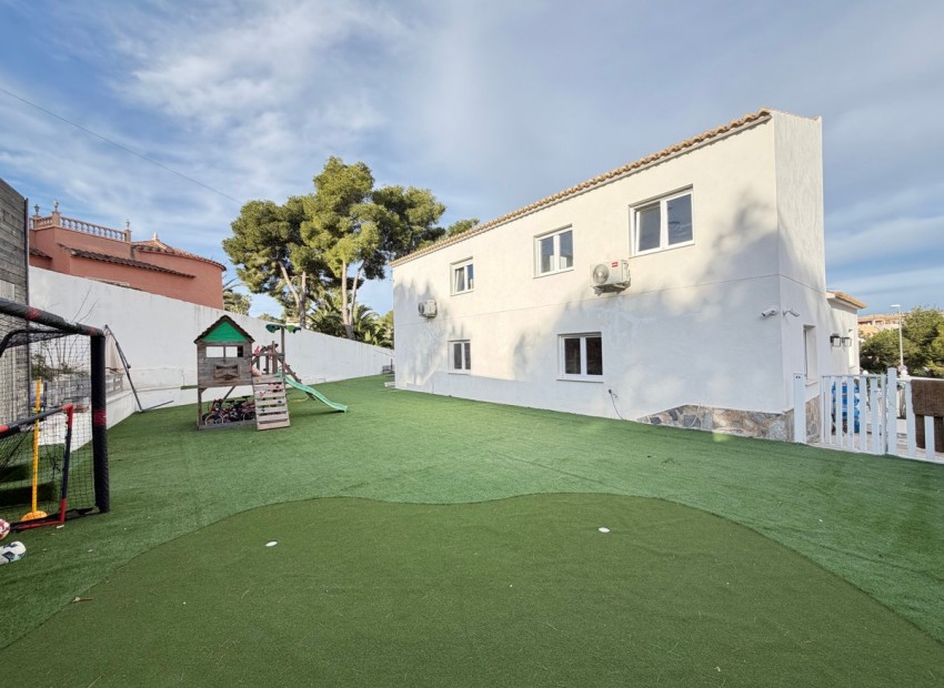 Resale - Villa - Villamartin