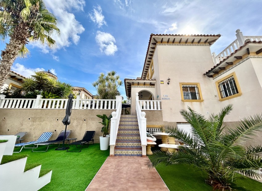 Resale - Villa - Villamartin