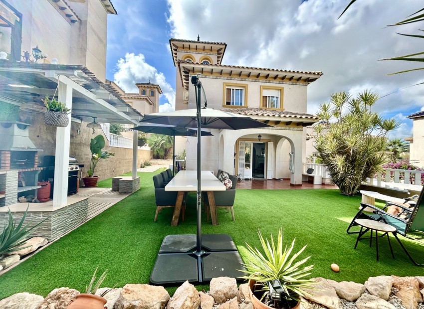 Resale - Villa - Villamartin
