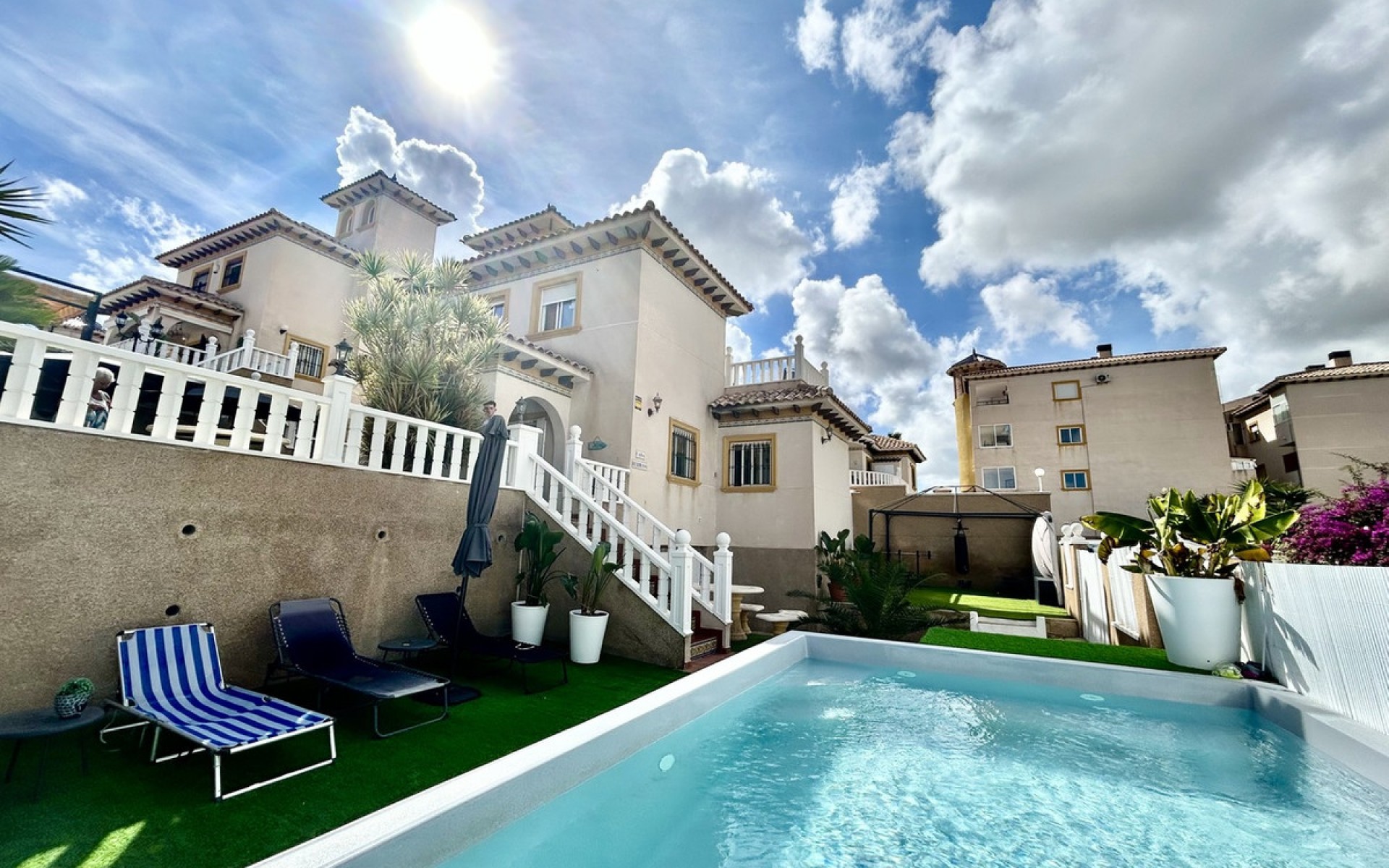Resale - Villa - Villamartin