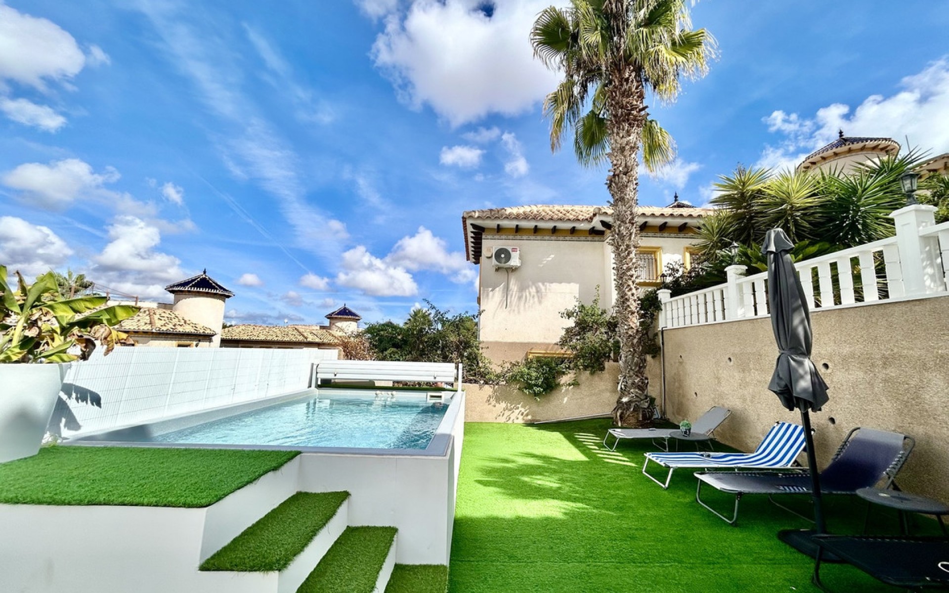Resale - Villa - Villamartin