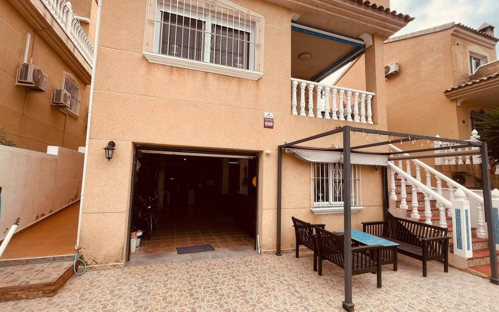 Resale - Villa - Villamartin