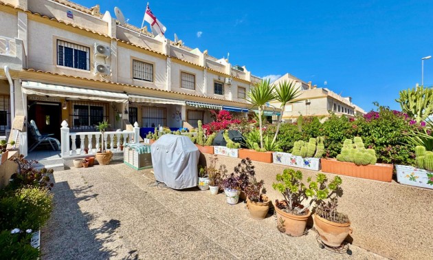 Townhouse - Resale - Villamartin - Las Filipinas