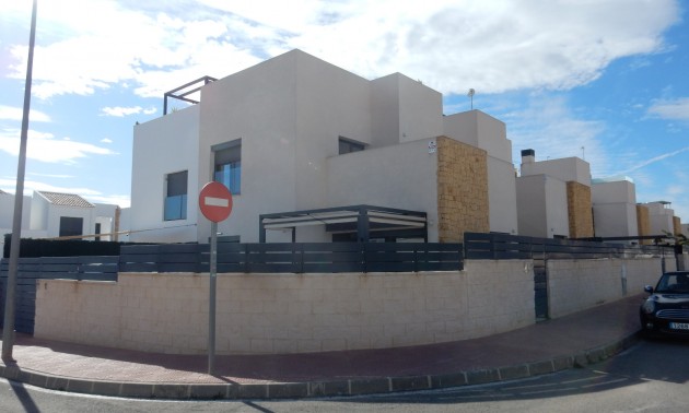 Villa - A Vendre - Ciudad Quesada - Pueblo Bravo