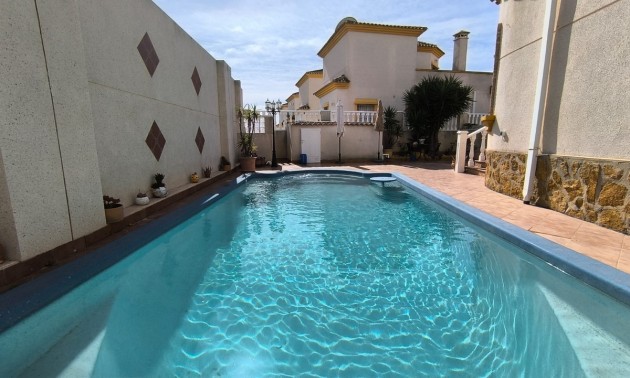 Villa - A Vendre - Guardamar Del Segura - Urbanización El Raso