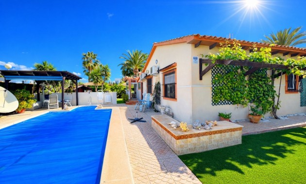Villa - A Vendre - Orihuela - Cabo Roig