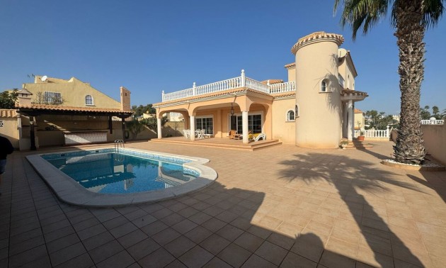 Villa - A Vendre - Orihuela - La Zenia