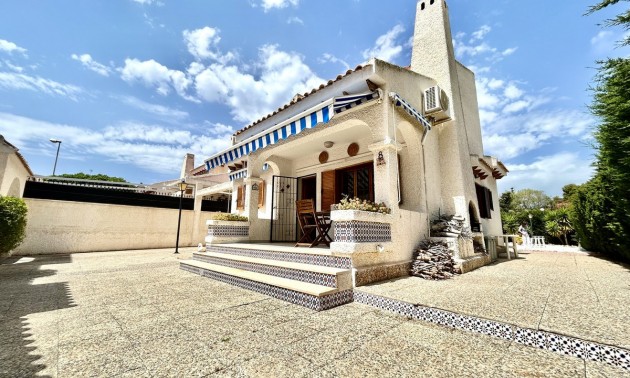 Villa - A Vendre - Orihuela - La Zenia