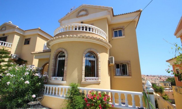 Villa - A Vendre - Orihuela - Orihuela Costa