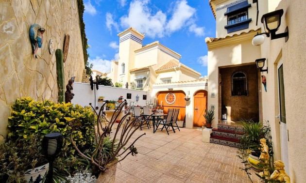 Villa - A Vendre - Orihuela - Orihuela Costa