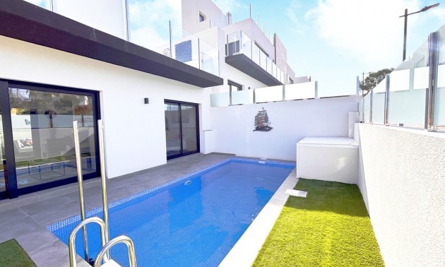 Villa - A Vendre - Orihuela - Villamartin